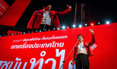Le candidat au poste de Premier ministre du parti Pheu Thai, Yodchanan Wongsawat, s'exprime lors d'une campagne électorale avant les élections, à Bangkok, le 23 janvier 202 ( AFP / Chanakarn Laosarakham )