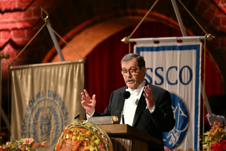Le chercheur Alain Aspect, prix Nobel de physique en 2022, à Stockholm le 10 décembre 2022 ( AFP / Jonathan NACKSTRAND )