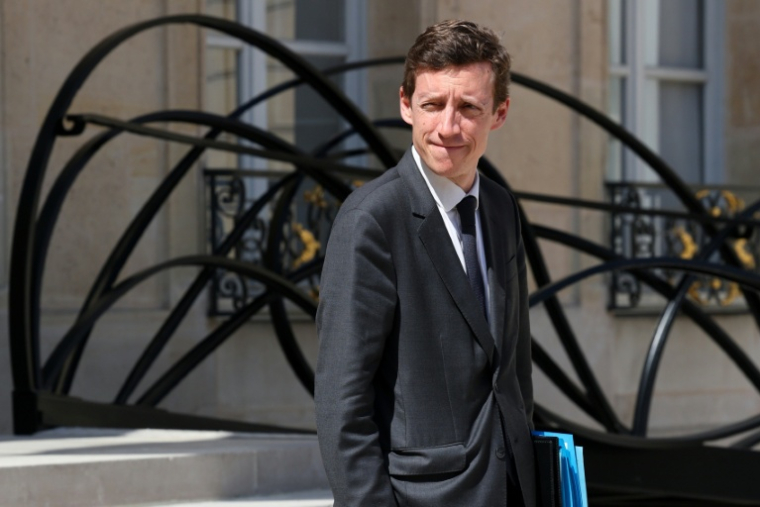 Le ministre de l'Education, Edouard Geffray, quitte le palais de l'Elysée, à Paris, le 24 juin 2026 ( AFP / MEHDI FEDOUACH )