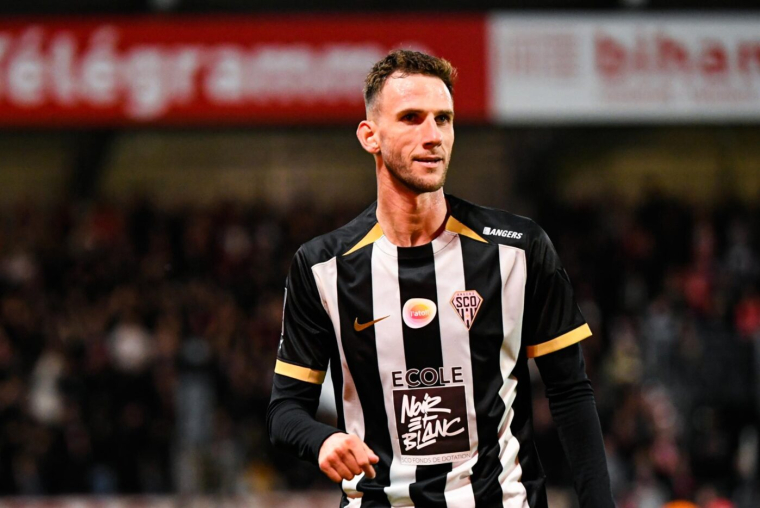 Angers signe un milieu néerlandais
