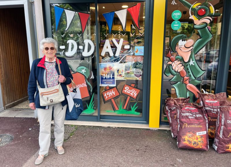 Marie-Thérèse Legallois, 87 ans, avant le 80e anniversaire du débarquement de 1944, à Saint-Lo