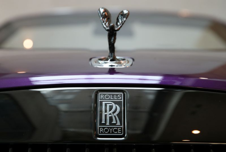L'insigne d'une voiture Rolls-Royce