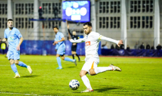 Téji Savanier donne son salaire en plein match