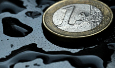 Lors de son lancement en 1999, la monnaie unique européenne était fixée à 1,17 dollar. ( AFP / KIRILL KUDRYAVTSEV )