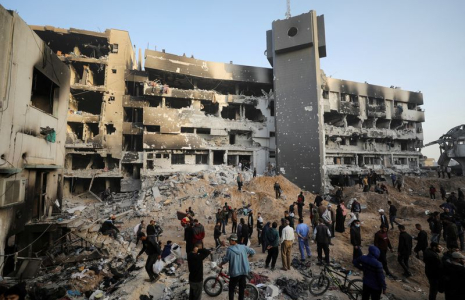 L'hôpital Al Chifa de Gaza, en ruines, après deux semaines d'attaques israéliennes