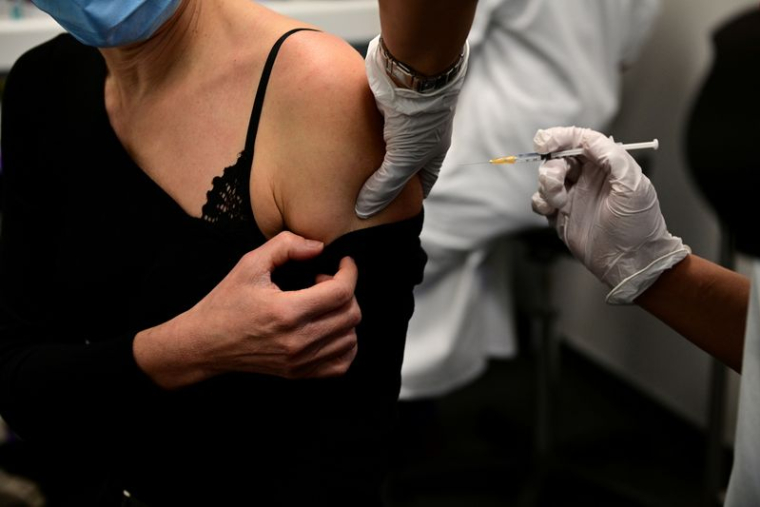 MÉDECINS ET EHPAD DÉNONCENT "L'IMPROVISATION" DE LA CAMPAGNE DE VACCINATION