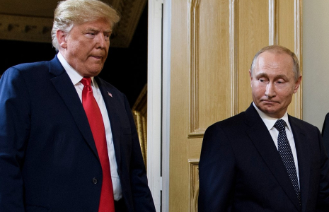 Donald Trump et Vladimir Poutine à Helsinki, en Finlande, le 8 août 2025. ( AFP / BRENDAN SMIALOWSKI )