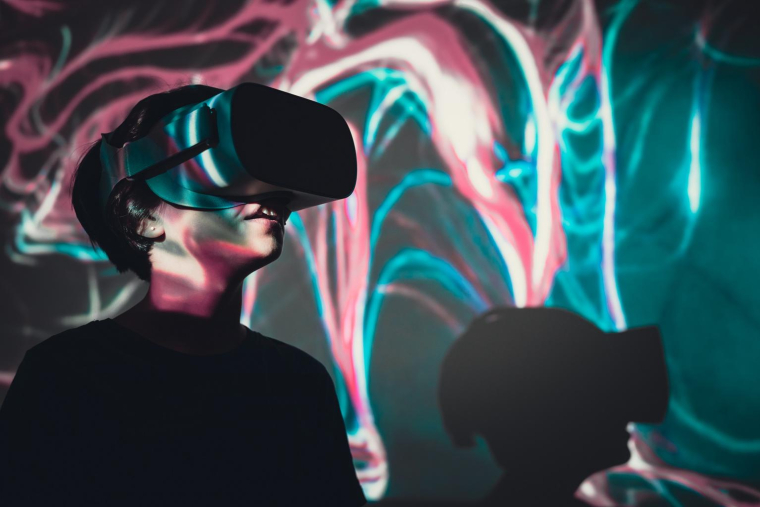 Les objets intelligents sont de plus en plus présents dans le quotidien des Français. crédit photo : Getty Images