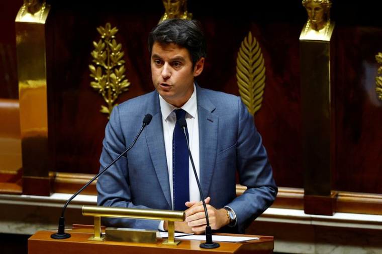 L'ancien Premier ministre français Gabriel Attal prononce un discours à l'Assemblée nationale