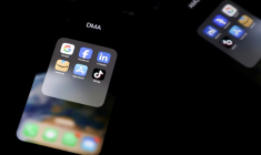 Les Emirats arabes unis ont annoncé jeudi l'interdiction des réseaux sociaux aux moins de 15 ans, emboîtant le pas à d'autres pays comme l'Australie, la Grande-Bretagne ou le Canada ( AFP / Kenzo TRIBOUILLARD )