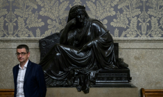 L'ancien maire de Saint-Étienne, Gaël Perdriau, au palais de justice lors de son procès en appel dans l'affaire de chantage à la sextape devant la cour d'appel de Lyon, le 8 juin 2026 ( AFP / JEFF PACHOUD )