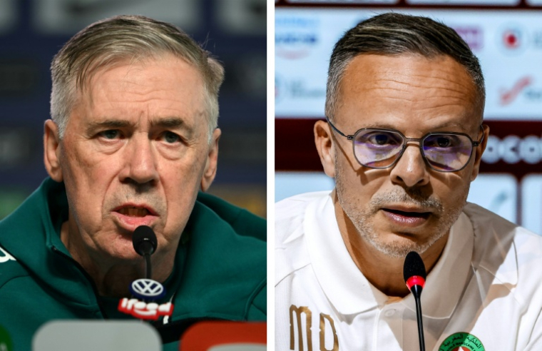 Montage des portraits du sélectionneur italien du Brésil Carlo Ancelotti (g) en conférence de presse à Teresopolis (Brésil) le 30 mai 2026 et du sélectionneur du Maroc Mohamed Ouahbi devant la presse à Sale (Angleterre) le 26 mai 2026 ( AFP / Mauro PIMENTEL )
