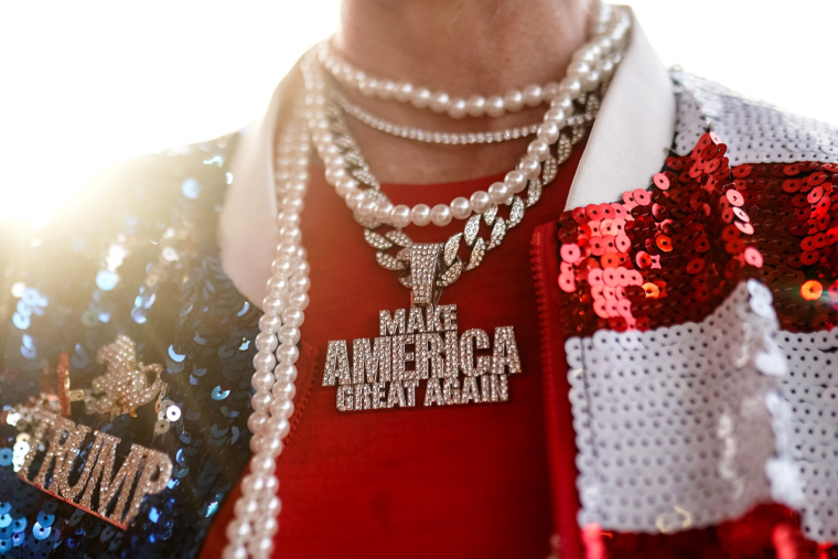 Le Trumpisme s’inscrit dans une tradition ancienne d’un certain establishment américain : l’américanisme, c’est-à-dire une vision de la démocratie et du capitalisme revenant sans cesse à l’esprit des Pères Fondateurs de la Révolution Américaine. (crédit : Elijah Nouvelage / AFP)