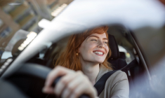 Votre assurance auto habituelle vous couvre-t-elle coorectement dans le cadre d'une location de véhicule durant vos vacances ? ( Crédits photo: ©  Graphicroyalty - stock.adobe.com)