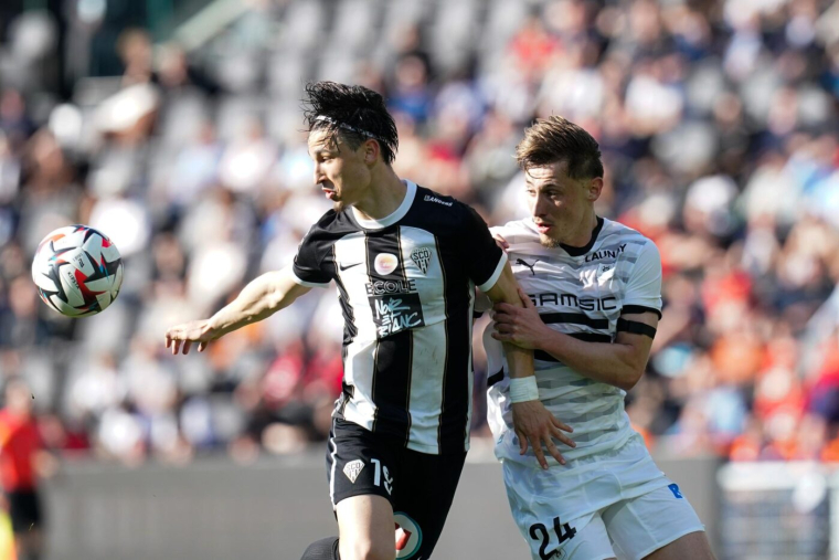 Après la vente de Kalimuendo, Rennes s'active sur le marché des attaquants