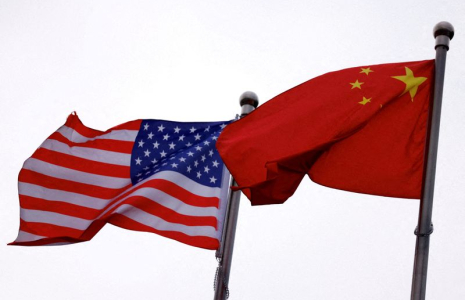 Les drapeaux chinois et américains