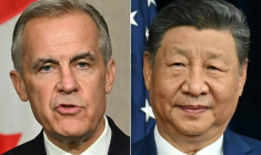 Le Premier ministre canadien Mark Carney (g), lors d'une conférence de presse en marge du 47e sommet de l'Association des nations de l'Asie du Sud-Est (Asean) à Kuala Lumpur le 27 octobre 2025, et le président chinois Xi Jinping (d) à la base aérienne de Gimhae, à Busan en Corée du Sud, le 30 octobre 2025 ( AFP / Arif Kartono )
