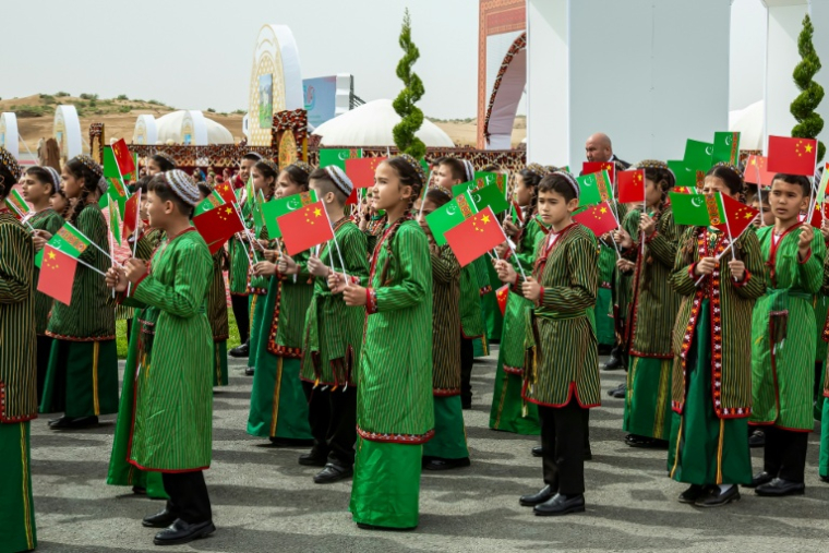 cérémonie de lancement de la quatrième phase de développement du champ gazier de Galkynysh, dans le désert du Karakoum, à l'est d'Achgabat, le 17 avril 2026 au Turkménistan ( AFP / STRINGER )