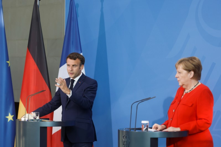 LA DÉFENSE EUROPÉENNE COMPATIBLE AVEC L'OTAN, SOULIGNE MACRON