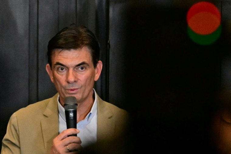 Le président élu de la Bolivie, Rodrigo Paz, tient une conférence de presse un jour après le second tour de l'élection présidentielle à La Paz, le 20 octobre 2025 ( AFP / Martin BERNETTI )