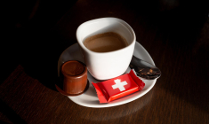 Les droits de douane à 39% imposés par les Etats-Unis ont inquiété le secteur suisse de l'horlogerie, les PME industrielles et les fabricants de produits alimentaires comme le fromage ou le chocolat. ( AFP / FABRICE COFFRINI )