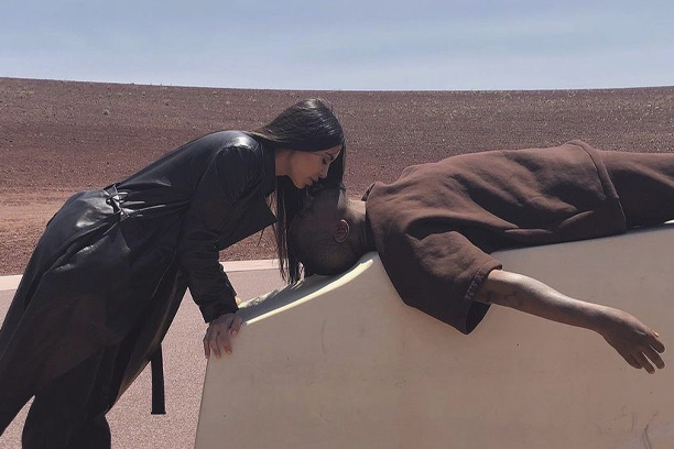 Un collier à 8 millions de dollars, 10.000 dollars de fleurs… les cadeaux extravagants de David Beckham, Justin Bieber ou encore Kanye West (Crédit photo : capture Instagram)