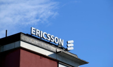 Le logo d'Ericsson est affiché sur le bâtiment du siège de l'entreprise à Stockholm