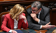 Giorgia Meloni et le ministre italien des Finances Giancarlo Giorgetti, en décembre 2024, à Rome ( AFP / ANDREAS SOLARO )