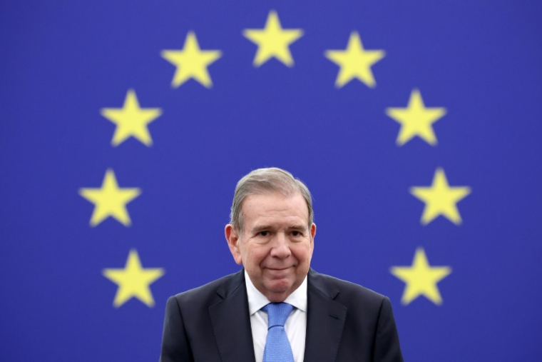 L'opposant vénézuélien, Edmundo Gonzalez Urrutia, arrive pour recevoir le prix Sakharov 2024 du Parlement européen pour la liberté de pensée lors d'une cérémonie au Parlement européen à Strasbourg, dans l'est de la France, le 17 décembre 2024 ( AFP / FREDERICK FLORIN )
