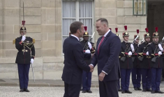Emmanuel Macron reçoit le président polonais Karol Nawrocki à l'Elysée