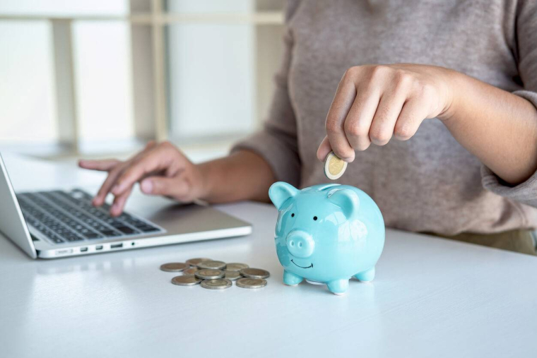 Première épargne : pourquoi et comment commencer à mettre de l’argent de côté / iStock.com - Thitiphat Khuankaew