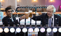Boris Johnson et Rishi Sunak, à Londres, en 2021 ( POOL / DAN KITWOOD )