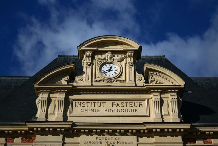 La façade de l'Institut Pasteur à Paris