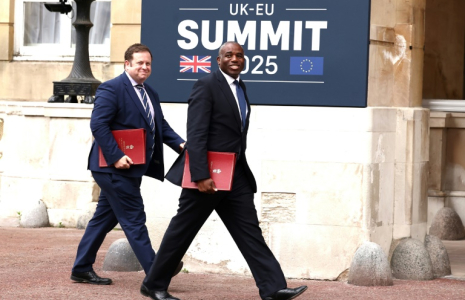Le secrétaire d'Etat britannique aux Affaires étrangères David Lammy arrive au sommet UK-UE à Londres le 19 mai 2025 ( POOL / HENRY NICHOLLS )