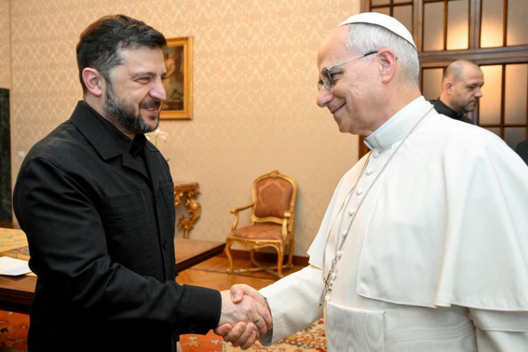 Le pape Léon XIV rencontre le président ukrainien Volodimir Zelensky à la Villa Barberini à Castel Gandolfo