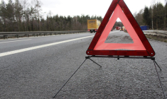 De faux dépanneurs scrutent les applis de navigation pour repérer les automobilistes en panne et intervenir avant les vrais. (illustration) (Rico_Loeb / Pixabay)