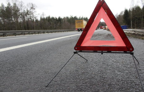 De faux dépanneurs scrutent les applis de navigation pour repérer les automobilistes en panne et intervenir avant les vrais. (illustration) (Rico_Loeb / Pixabay)