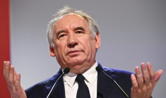 François Bayrou, le 24 mars 2024, à Blois ( AFP / SEBASTIEN SALOM-GOMIS )