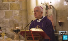 Cisjordanie : une messe en hommage aux victimes d'une frappe israélienne sur une église à Gaza