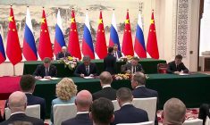 Xi et Poutine signent des accords commerciaux, les médias et l’énergie