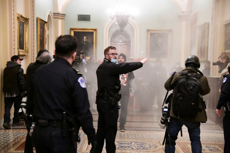 USA: DES PARTISANS DE TRUMP SÈMENT LE CHAOS À WASHINGTON