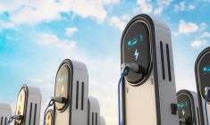 Voitures électriques : la France accélère le déploiement des bornes de recharge / iStock.com - PhonlamaiPhoto