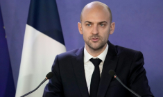 Le ministre français des affaires étrangères, Jean-Noel Barrot, en conférence de presse le 2 mars 2026 à Paris ( POOL / Thibault Camus )