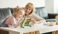 Si votre enfant est mineur au moment de votre décès, vous pouvez désigner un tiers administrateur pour gérer au plus précis le patrimoine que vous lui transmettez. ( crédit photo : GettyImages )