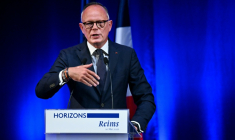 Le président du parti Horizons et candidat à la présidentielle, Edouard Philippe, s'adresse aux cadres de son parti, le 10 mai 2026 à Reims   ( AFP / Martin BUREAU )