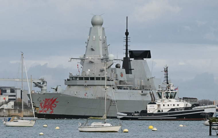 Le HMS Dragon à Portsmouth, le 10 mars 2026. ( AFP / JUSTIN TALLIS )