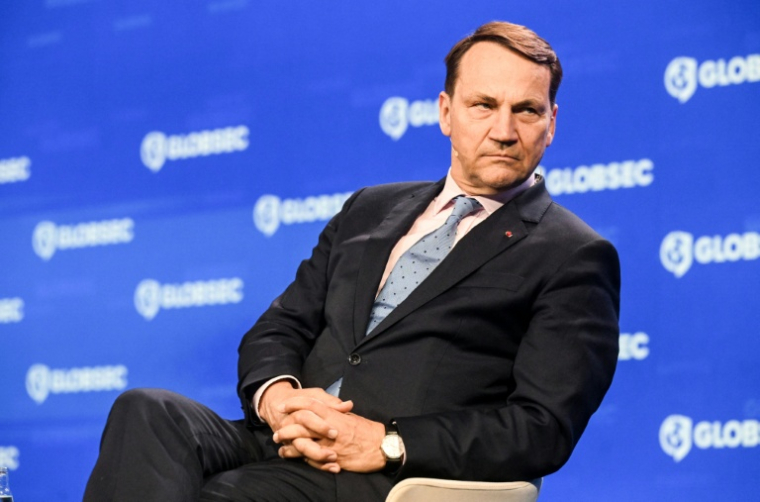 Le ministre polonais des Affaires étrangères, Radoslaw Sikorski, participe au forum de sécurité régionale GLOBSEC à Prague, le 22 mai 2026 ( AFP / Michal Cizek )