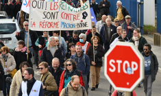 Manifestation contre la réforme des retraites, le 16 février 2023, à Besançon. ( AFP / SEBASTIEN BOZON )