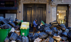 Des piles de déchets dans les rues de Paris, le 20 mars 2023. (illustration) ( AFP / LUDOVIC MARIN )