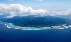 Vue aérienne de l'île de Rarotonga, la plus importante des Îles Cook, le 30 août 2012 ( AFP / Marty Melville )